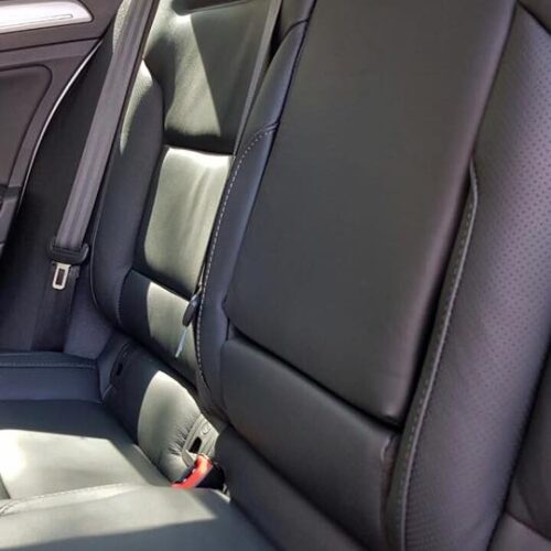 Tapizado de cuero VW Golf 2017 05 Tapizado cuero negro y costuras claras VW Golf 2017