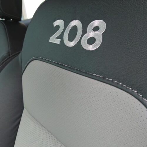 Tapizado de cuero peugeot 208 05 Tapizado de cuero Peugeot 208