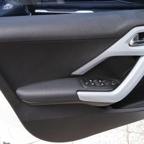 Tapizado de cuero peugeot 208 06 Tapizado de cuero Peugeot 208