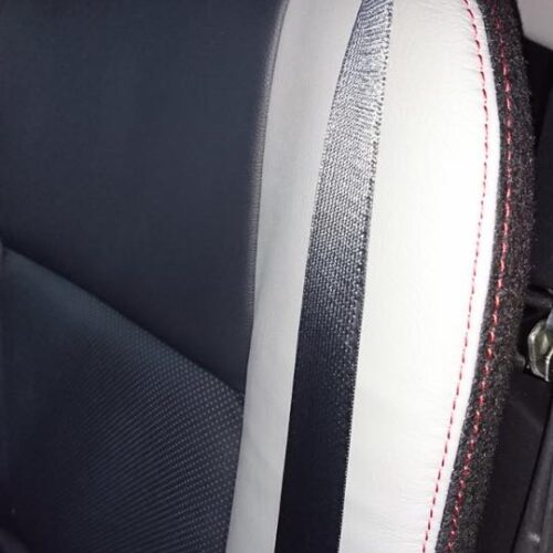 tapizado de cuero toyota etios 06 Tapizado de cuero Toyota Etios con bordado del logo