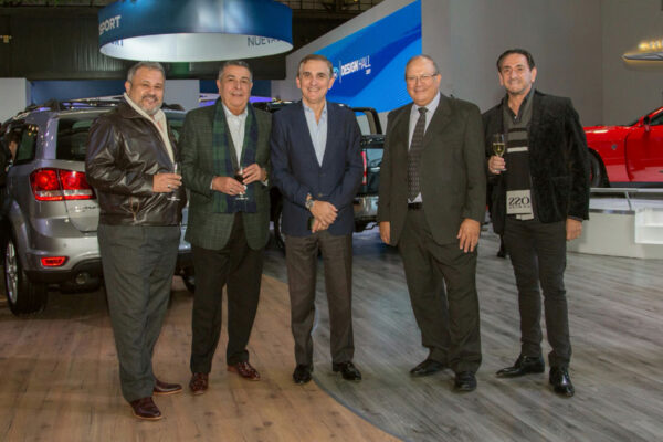8vo Salón del Internacional del Automovil de Buenos Aires 2017 03 Adrián Espósito (Titular de Tapizados Gestald), José Janeiro, Sergio Trepat (Presidente del Grupo Trepat), Héctor Guini (Presidente del Grupo Bavarian) | 8vo Salón Internacional del Automovil de Buenos Aires | Tapizados Gestald