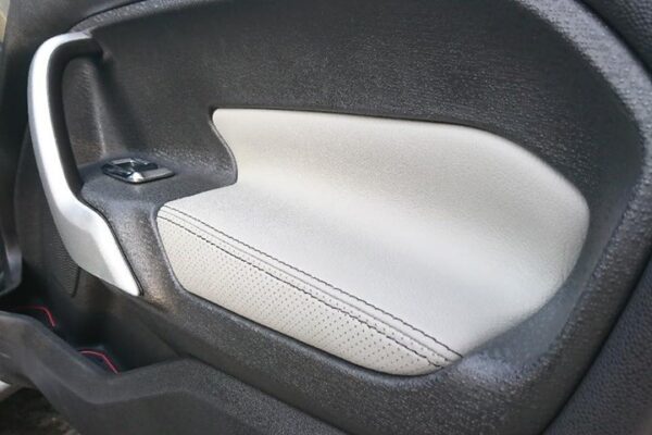 tapizado de cuero Ford Fiesta 05 Tapizado de cuero Ford Fiesta