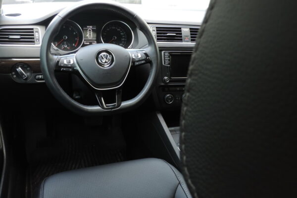 vw vento 2018 - 23-8-2019 02 Tapizado de cuero negro para VW Vento