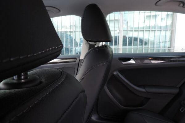 vw vento 2018 - 23-8-2019 04 Tapizado de cuero negro para VW Vento