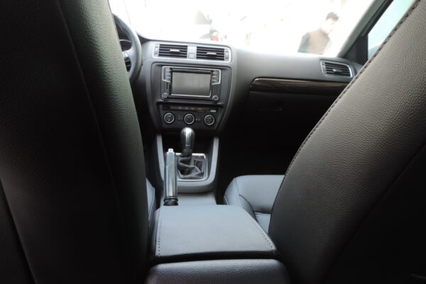 vw vento 2018 - 23-8-2019 06 Tapizado de cuero negro para VW Vento