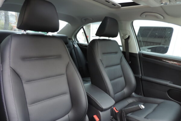 vw vento 2018 - 23-8-2019 34 Tapizado de cuero negro para VW Vento