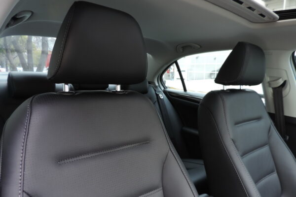 vw vento 2018 - 23-8-2019 35 Tapizado de cuero negro para VW Vento