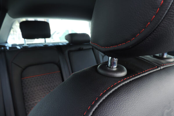 vw golf gti 2018 23-7-2019 09 Tapizado de cuero premium para VW Golf GTI