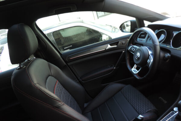 vw golf gti 2018 23-7-2019 18 Tapizado de cuero premium para VW Golf GTI