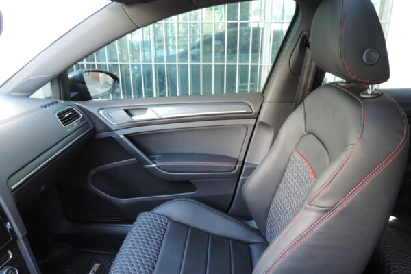 vw golf gti 2018 23-7-2019 29 Tapizado de cuero premium para VW Golf GTI