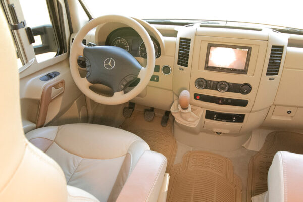 mb sprinter 515 19-10-2020 hr 06 Tapizado de cuero Mercedes Benz Sprinter Caravana | Tapizados Gestald