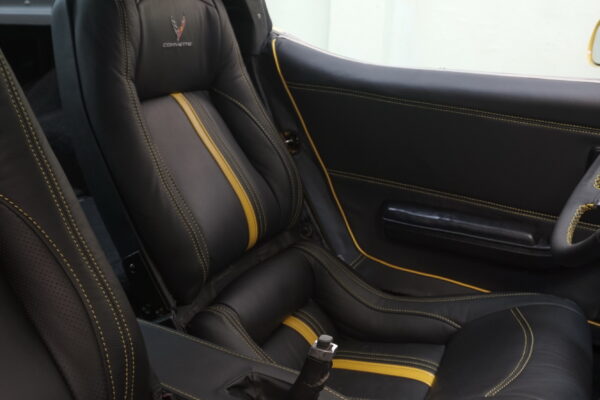 image tapizado cuero corvette stingray 02 Tapizado de cuero Chevrolet Corvette Stingray