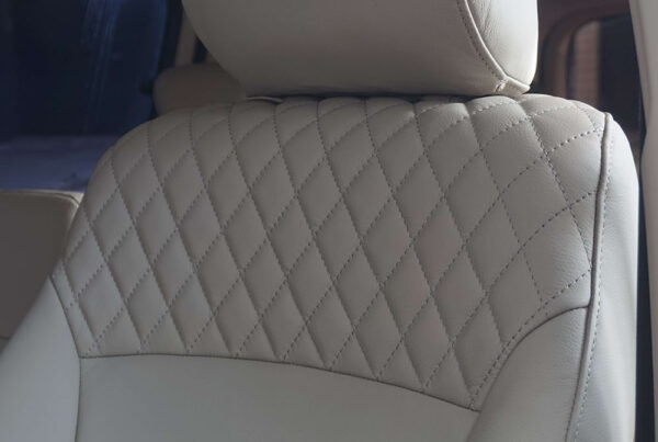 ¡Eleva el interior de tu Hyundai H1 con tapicería de cuero beige premium!